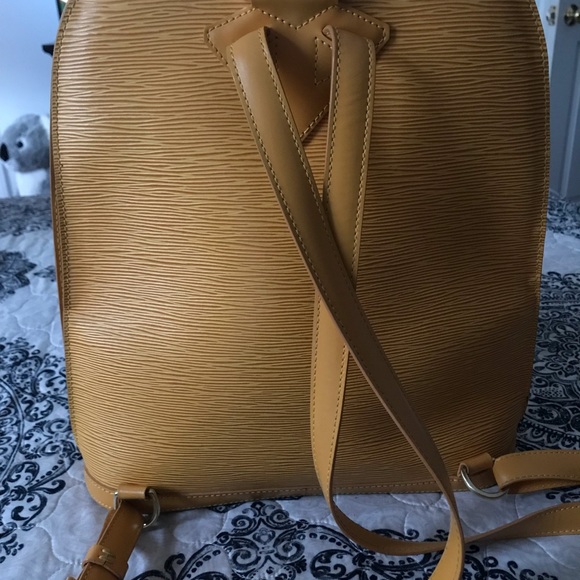 Louis Vuitton purse/ backpack - Picture 2 of 8